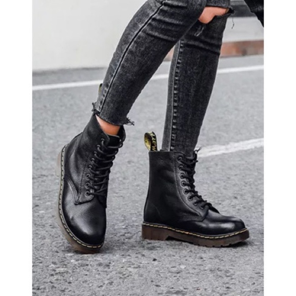 Dr. Martens Black Cowhide Leather Punk Steampunk Celebrity Classic Boots 8-eye 5